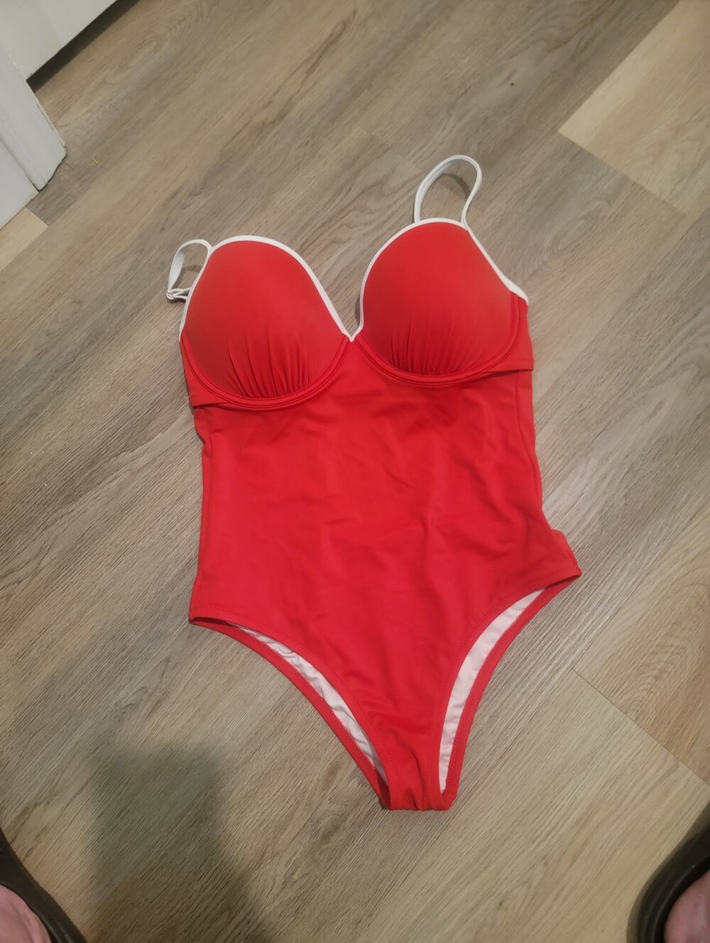 Shade & Shore 34DD Underwire Red with White Trim One Piece Swimsuit - Picture 2 of 9